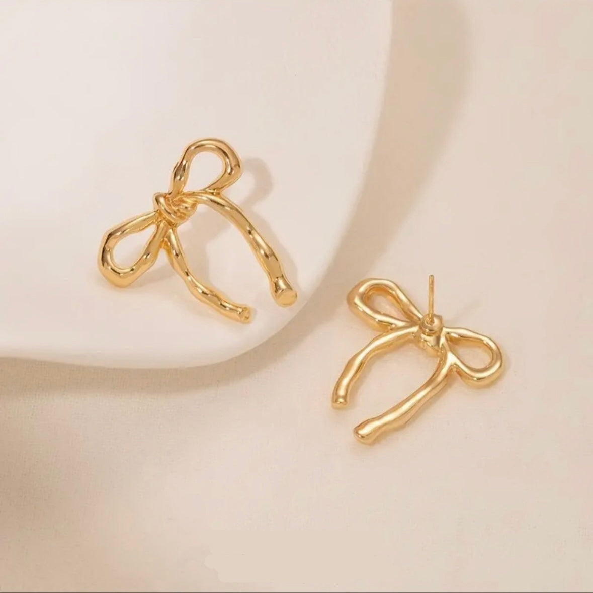 Bow Stud earrings
