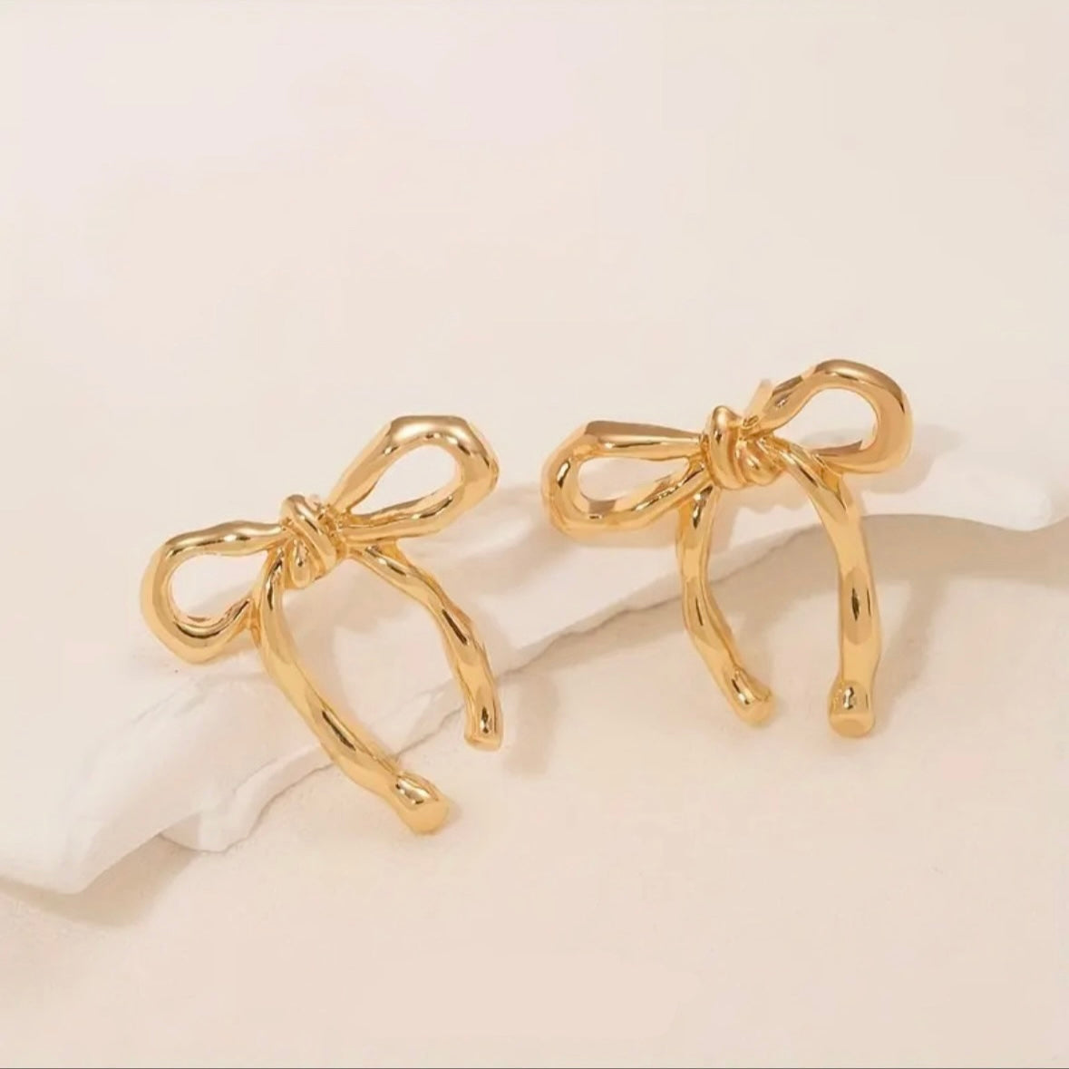 Bow Stud earrings